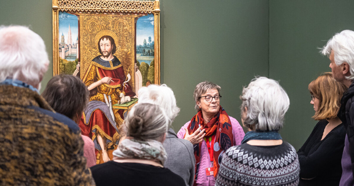 Is a private tour in Bruges worth it? Discover the exclusive benefits, tailored itineraries, and unique value a local private guide brings.