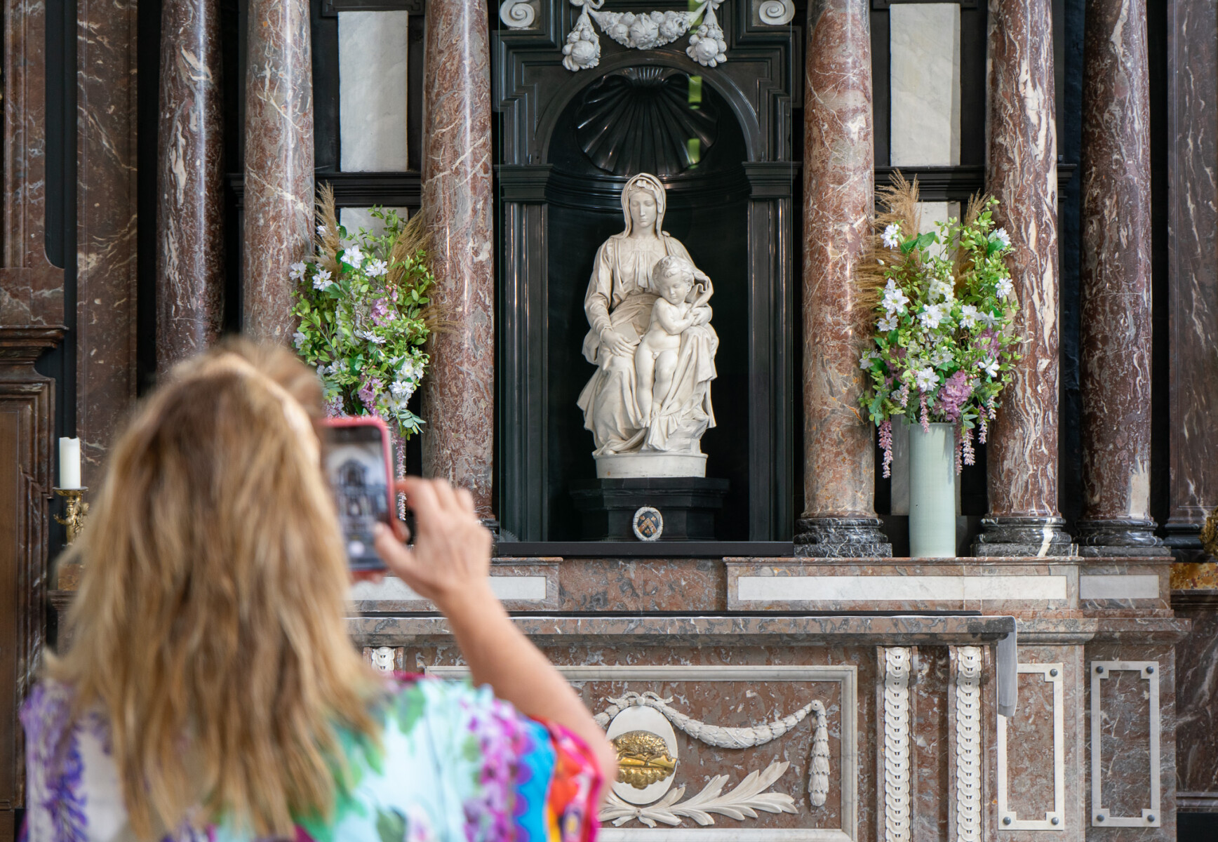 Madonna met kind in de Onze-Lieve-Vrouw kerk in Brugge